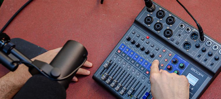 zoom livetrak l-8